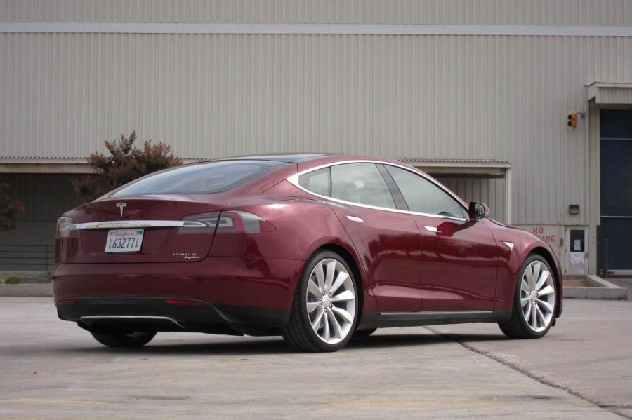  Tesla Model S Beta 2011 года  (фото 13 из 39)